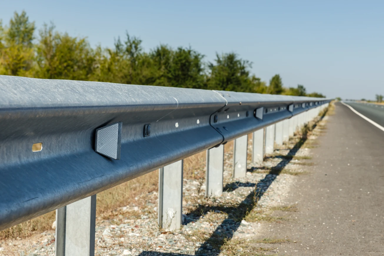 Fabricant de glissière de sécurité métallique pour les autoroutes